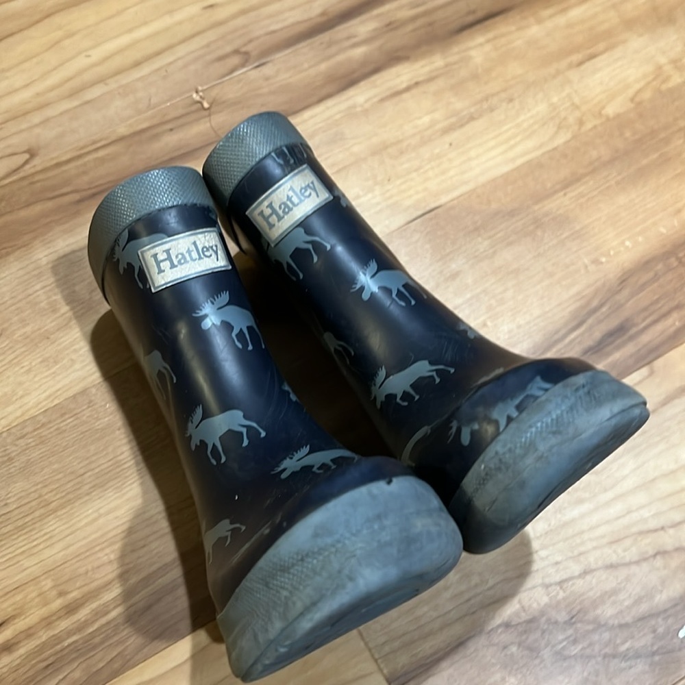 Hatley Boys’ Moose Rain boots.  Toddler size 9.​​​​​​​ - Picture 4 of 6